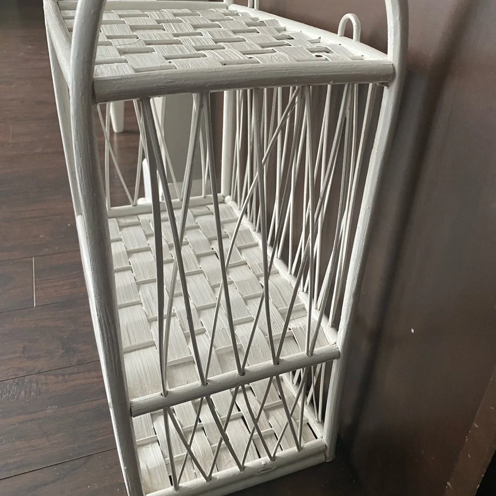 Vintage White Wicker shelf with towel rack - Picture 3 of 6